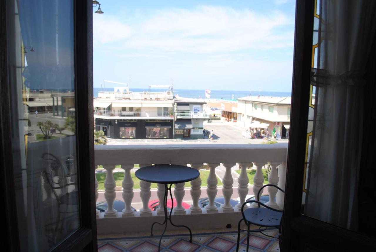 Villa Tina Hotel Виареджо Екстериор снимка
