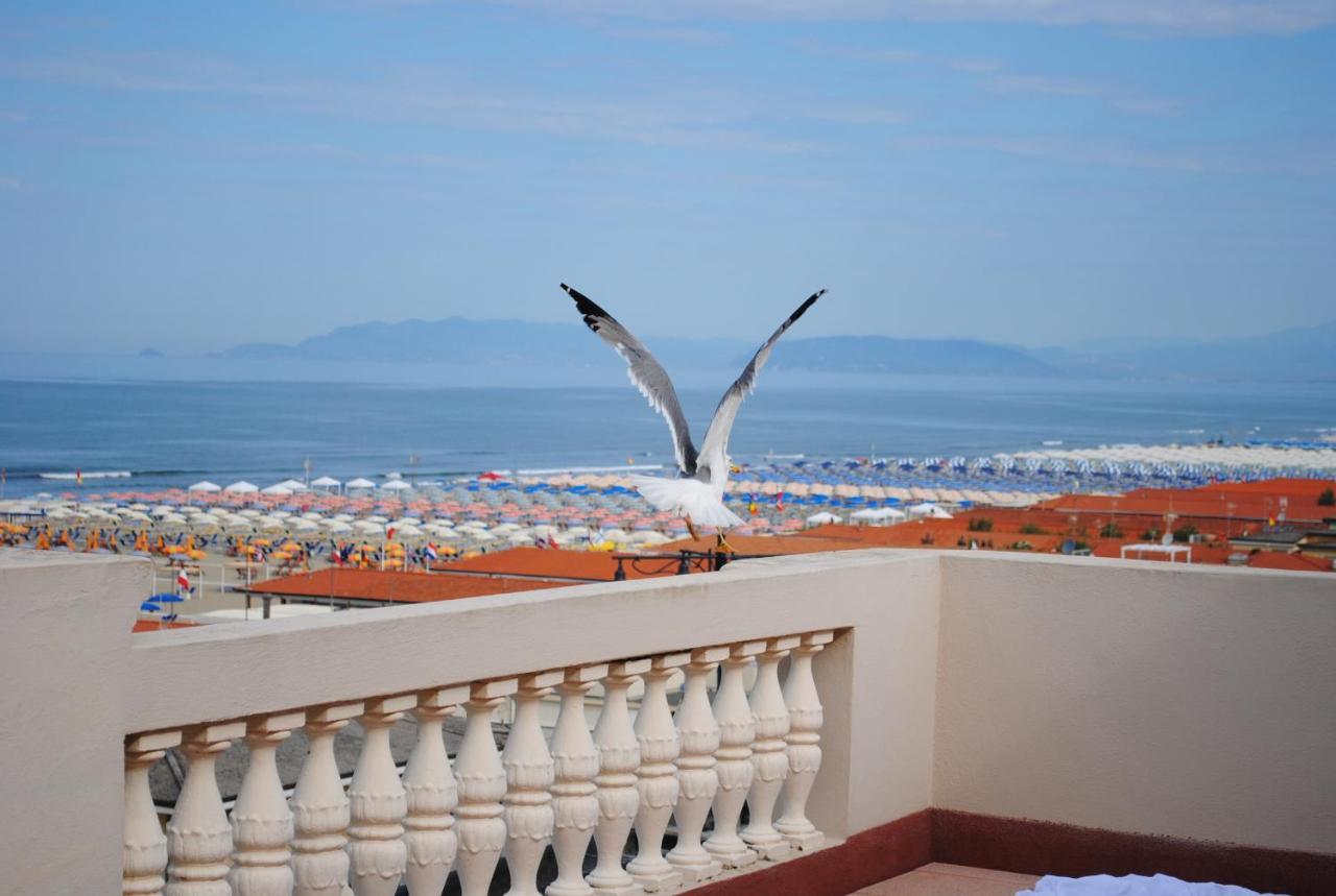 Villa Tina Hotel Виареджо Екстериор снимка