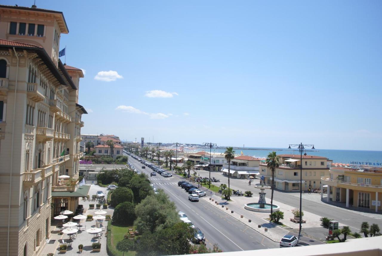 Villa Tina Hotel Виареджо Екстериор снимка