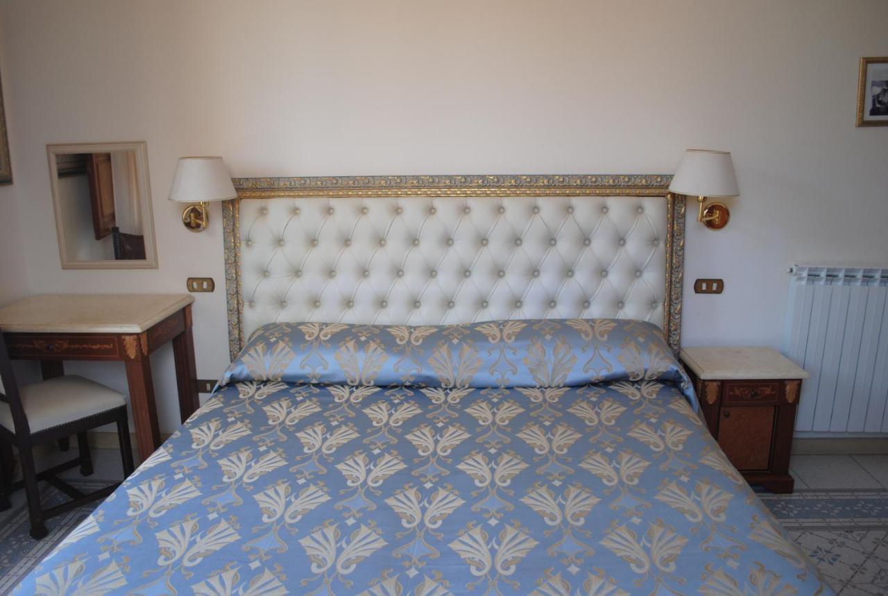 Villa Tina Hotel Виареджо Екстериор снимка