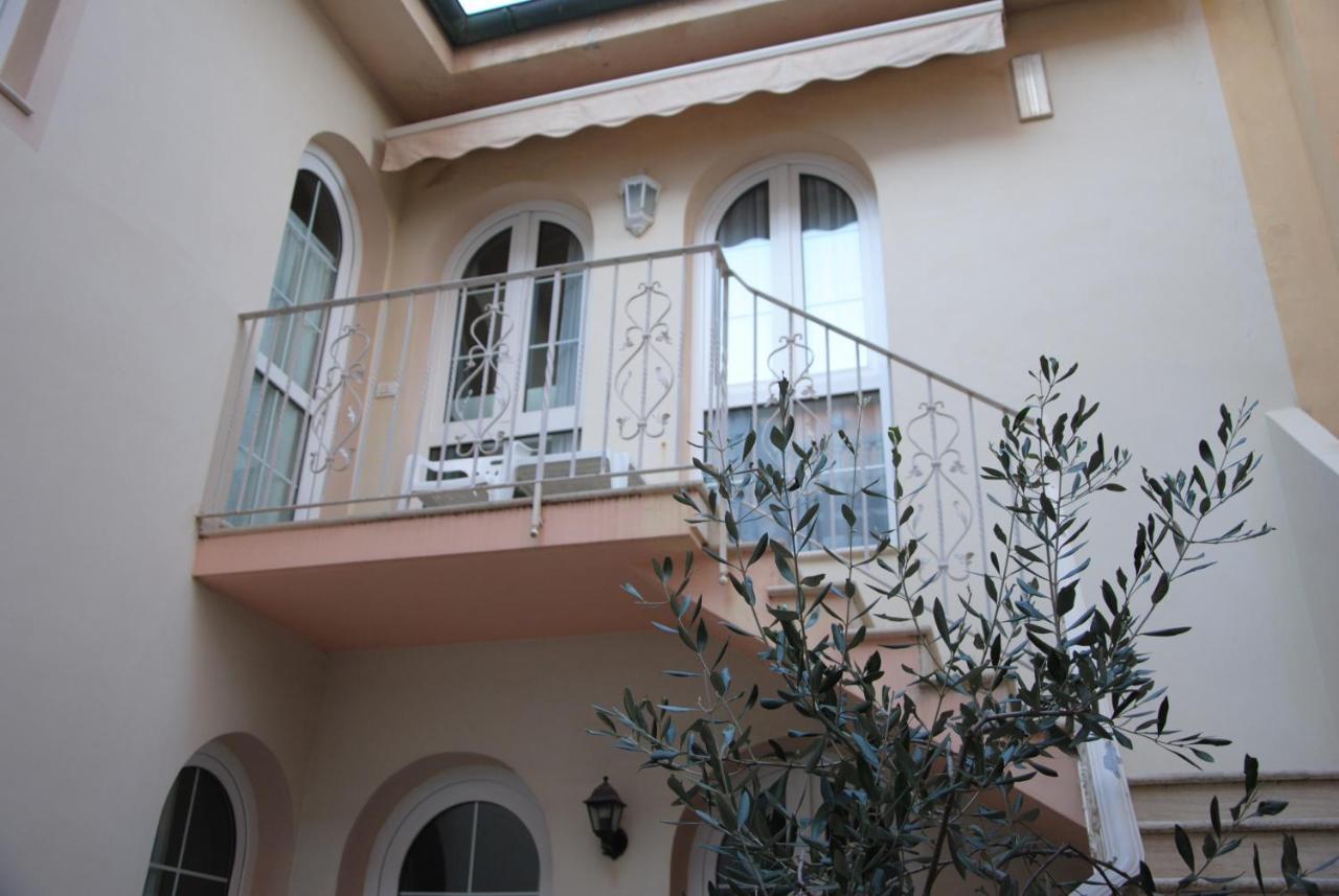 Villa Tina Hotel Виареджо Екстериор снимка