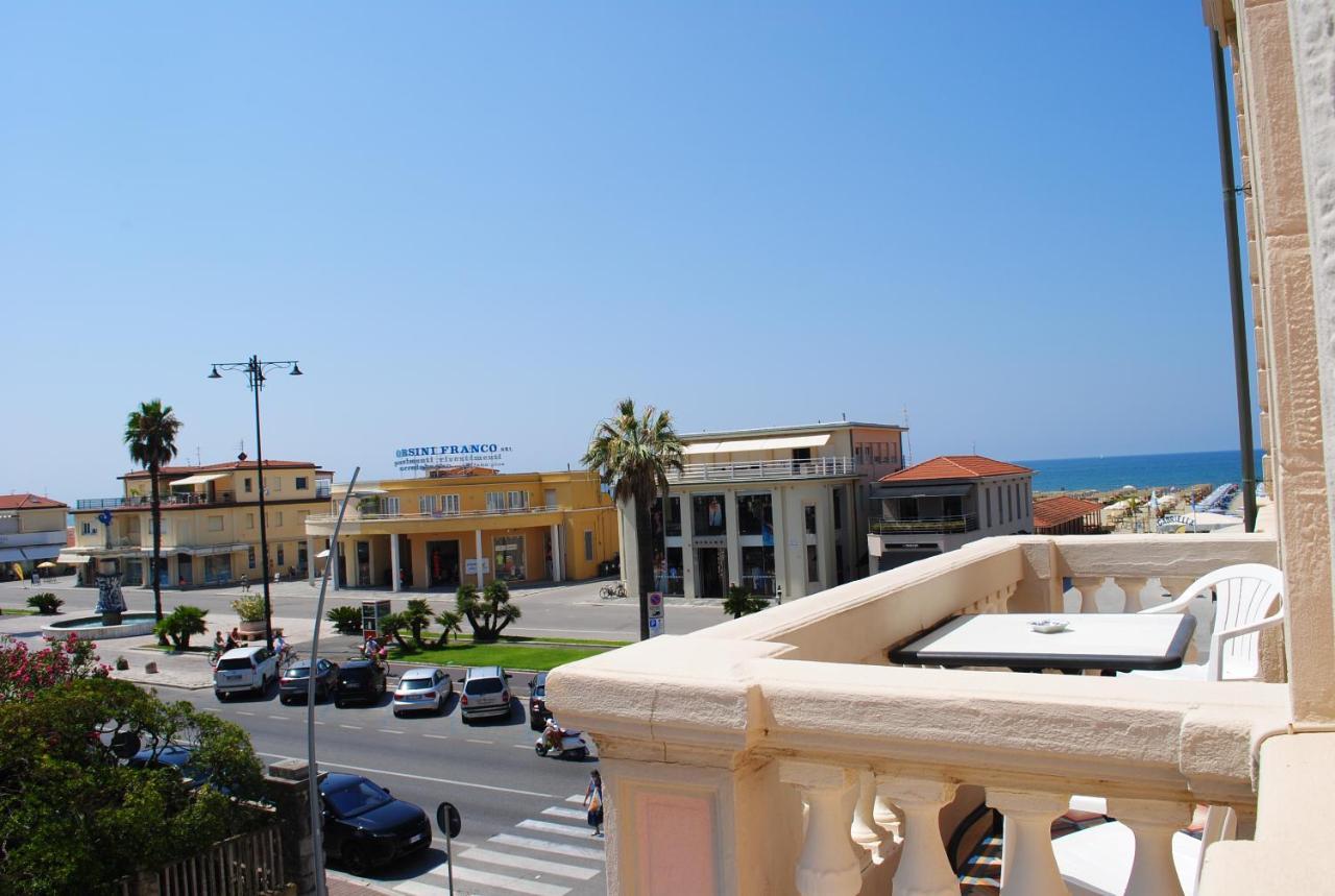 Villa Tina Hotel Виареджо Екстериор снимка