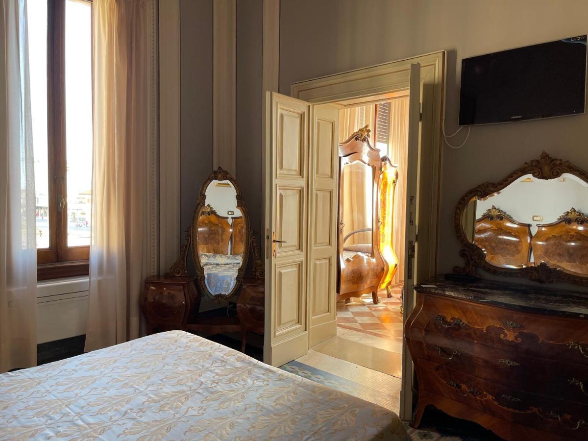 Villa Tina Hotel Виареджо Екстериор снимка