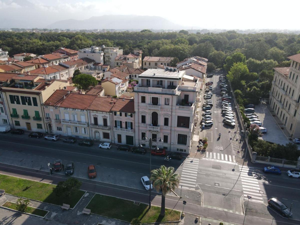 Villa Tina Hotel Виареджо Екстериор снимка