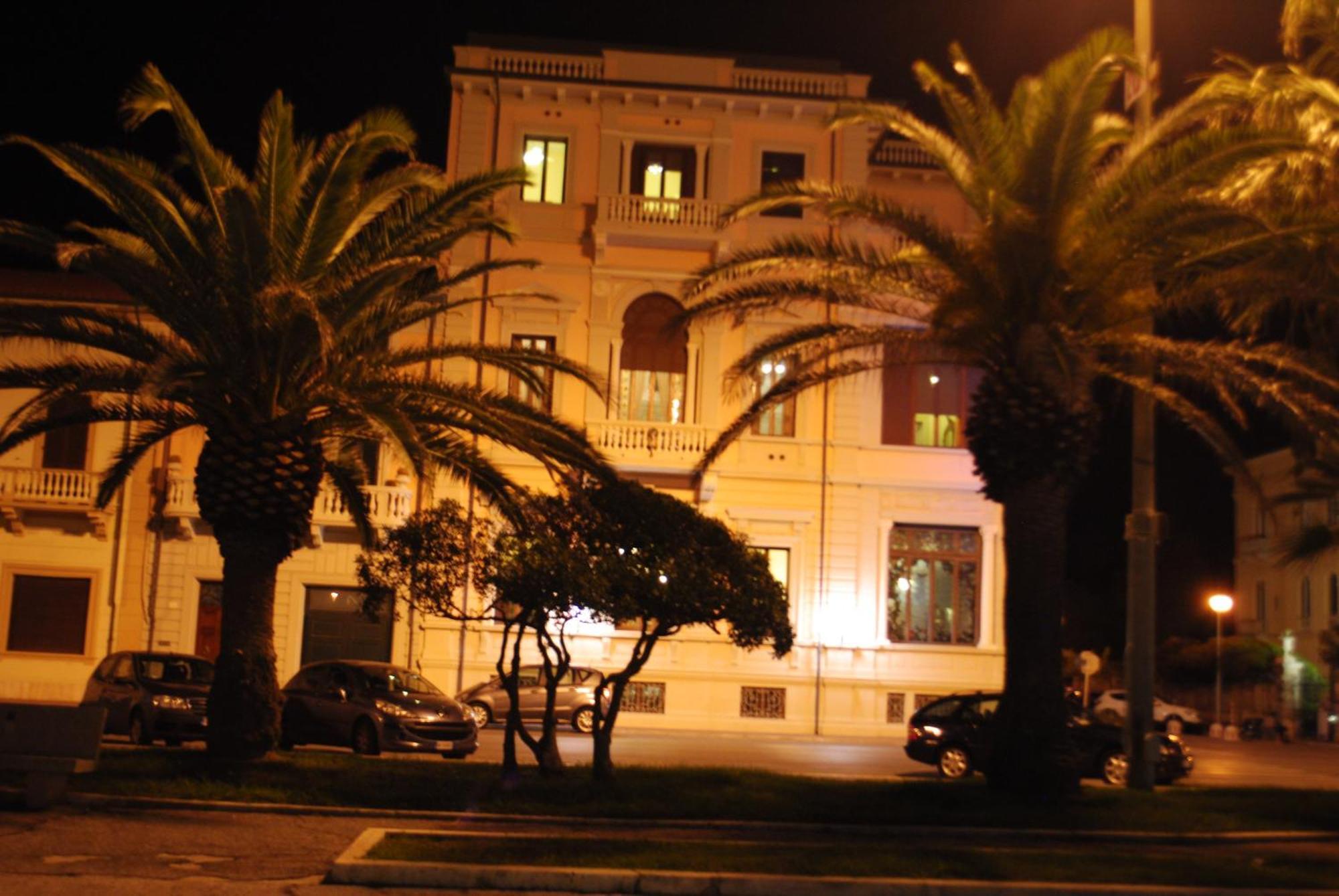 Villa Tina Hotel Виареджо Екстериор снимка