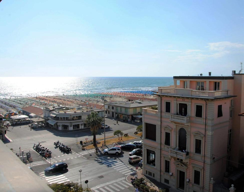 Villa Tina Hotel Виареджо Екстериор снимка