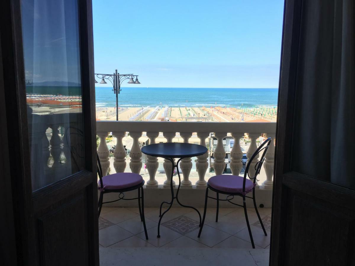 Villa Tina Hotel Виареджо Екстериор снимка